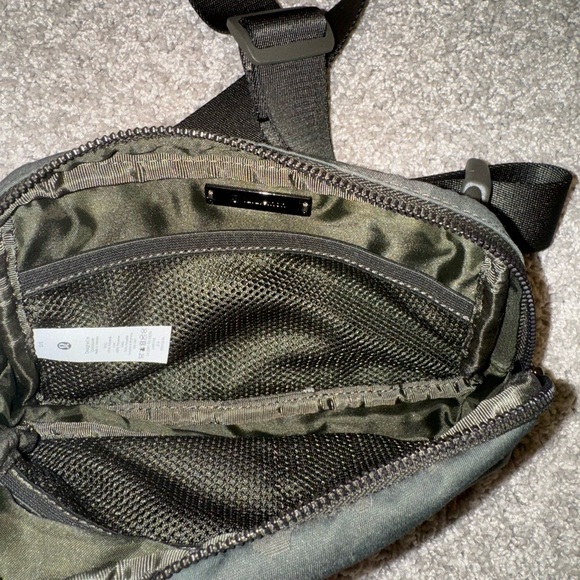 Lululemon 1L Belt Bag in Heritage Camo EUC - Picture 8 of 8